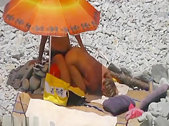 Spying them fuck on the beach!