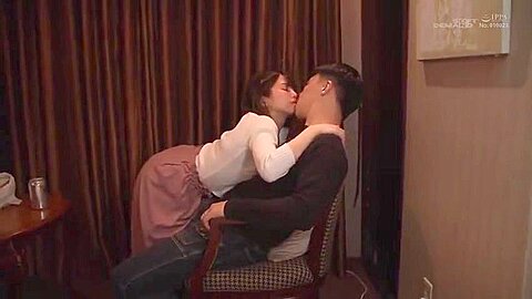 Stars-965 A Young Wife Who Becomes A Kisser When She Ge
