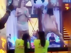 Stimulating fangirls revealing their intimate zones to the crowd