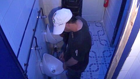 Suckgn Cock Straight On Punblic Toilets - FrenchFuckers