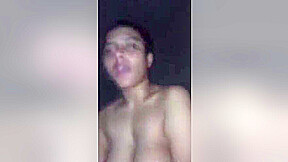 Today Exclusive- Desi Bhabhi Give Handjob