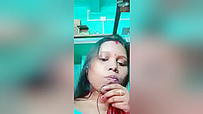 Today Exclusive- Desi Bhabhi Showing Her Big Ass And Pussy 1