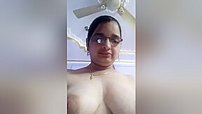 Today Exclusive- Horny Bhabhi Showing Her Boobs