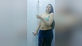 Today Exclusive- Sexy Desi Girl Showing Her Boobs