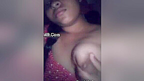 Today Exclusive-cute Lankan Girl Playing With Her Boob