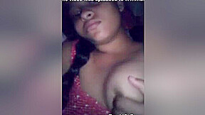 Today Exclusive-cute Lankan Girl Playing With Her Boob