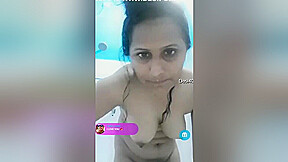 Today Exclusive-sexy Desi Girl Bathing On Tango Show
