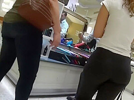 Top 10 BUBBLE BUTTS Walking the Streets-Candid