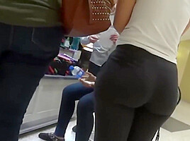 Top 10 BUBBLE BUTTS Walking the Streets-Candid