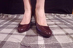 Tranny Sexy Feet, Cock And Ass Close Up And Play
