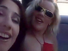 Two British amateurs get frisky in the back of a car