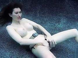 Underwater girl masturbate