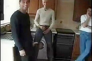 Une Femme Plus âgée Vissée Par Quelques Fellas De Snahbrandy