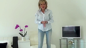 Unfaithful british mature lady sonia pops out her big melons
