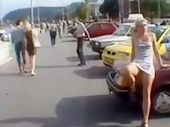 Upskirt Video Girl with No Panties Flashes Pussy in Public