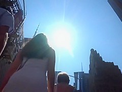 Upskirt al cien para quedar seco