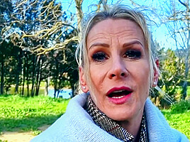 Victoria, 47, executive assistant in Paris!