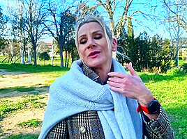 Victoria, 47, executive assistant in Paris!