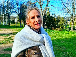 Victoria, 47, executive assistant in Paris!