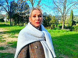 Victoria, 47, executive assistant in Paris!