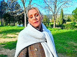 Victoria, 47, executive assistant in Paris!