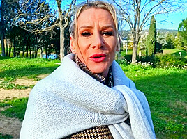 Victoria, 47, executive assistant in Paris!