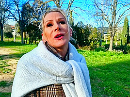 Victoria, 47, executive assistant in Paris!