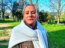 Victoria, 47, executive assistant in Paris!