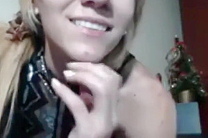 Webcam tbabe takes cumshot on her ass and balls
