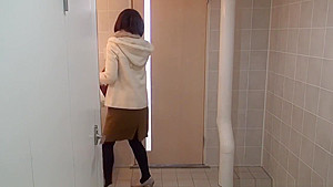 Weird Asian Whore Peeing
