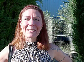 Wendy, 40, inaugurates her hair salon!