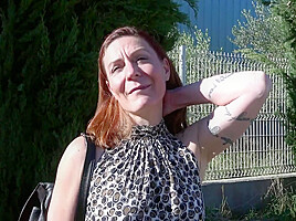 Wendy, 40, inaugurates her hair salon!