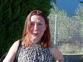 Wendy, 40, inaugurates her hair salon!