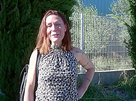 Wendy, 40, inaugurates her hair salon!