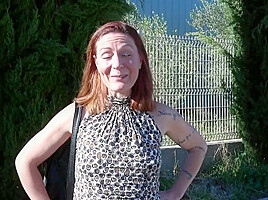Wendy, 40, inaugurates her hair salon!