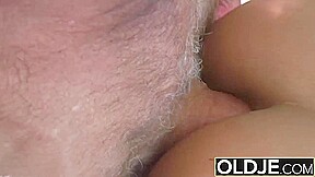 Young Girlfriend caught fucked old man she sucks dick