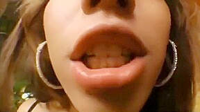 big exclusif girl kiss
