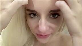 blonde offre sa chatte a Step son mec