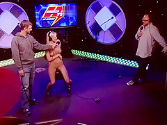 celebs cums on the sybian 01