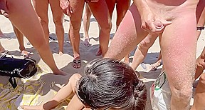 enceinte elle vide de couilles a la chaine sur la plage