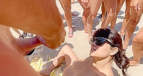 enceinte elle vide de couilles a la chaine sur la plage