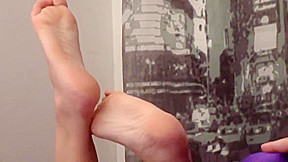 flexing Her soles