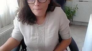 Иgraet s dildo na kameru 1