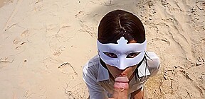grosse faciale sur une belle plage