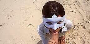 grosse faciale sur une belle plage