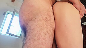 il me baise avant de jouir sur mes chausures