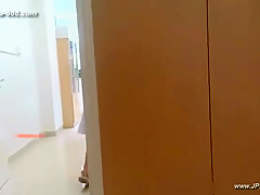 peeping chinese woman to go to the hospital for an injection 5