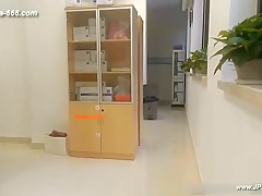 peeping chinese woman to go to the hospital for an injection 5