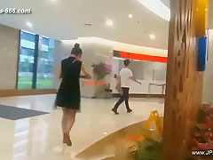 peeping chinese woman to go to the hospital for an injection 5