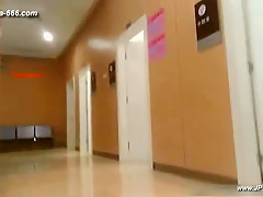 peeping chinese woman to go to the hospital for an injection 5